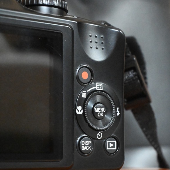 Fujifilm Finepix S6800 Solid Black Digital Camera With Blk/Wht Camera Strap - Picture 8 of 13